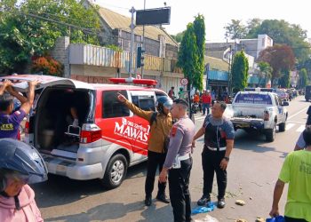Diduga Terobos Lampu Merah, Pelajar dan Warga Wonogiri Terluka dalam Kecelakaan di Simpang Ponten