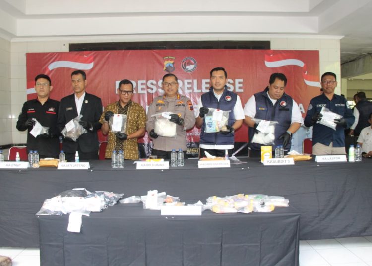 Polda Jateng Musnahkan Barang Bukti Narkotika, 449 Kasus Terungkap dan 554 Tersangka Diamankan