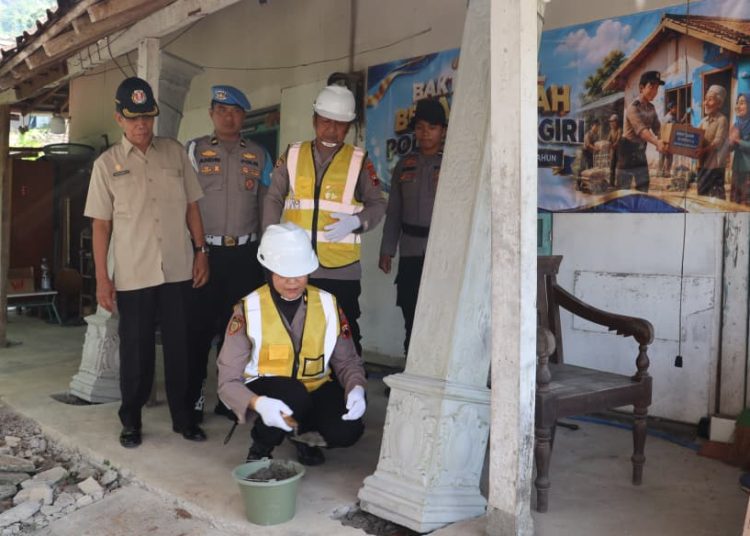 Sambut Hari Bhayangkara ke-80, Polres Wonogiri Bedah Rumah Purnawirawan TNI yang Tak Layak Huni