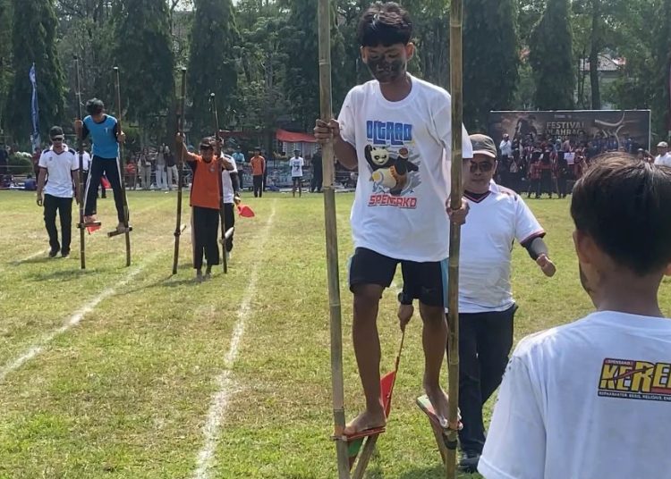 Tinggalkan Gawai Sejenak, Ratusan Pelajar Ngawi Semarakkan Festival Olahraga Tradisional 2026