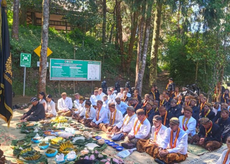 PB XIV Perdana Pimpin Wilujengan Kiblat Sekawan Gunung Lawu