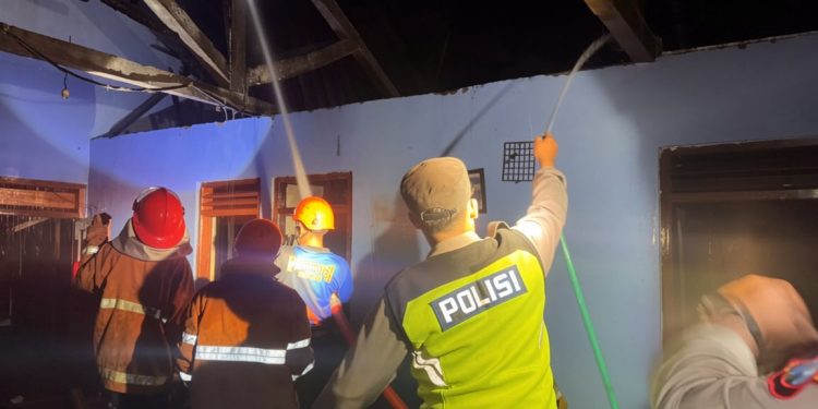 Diduga Korsleting Listrik, Rumah Lansia di Ngawi Ludes Terbakar, Kerugian Capai Puluhan Juta Rupiah