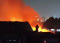 Lima Rumah Semi Permanen Hangus Terbakar di Palmerah, Damkar Kerahkan 13 Unit Kendalikan Api