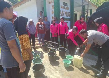 Bhayangkari Paranggupito Salurkan Bantuan Air Bersih bagi Warga Terdampak Kekeringan di Wonogiri