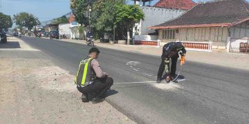 Diduga Gagal Saat Menyalip, Sepeda Motor Tabrak Bus di Baturetno, Satu Penumpang Terluka