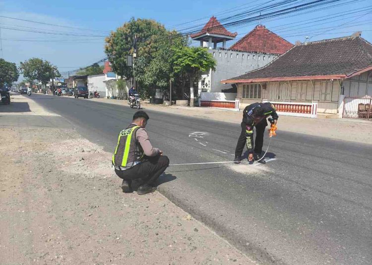 Diduga Gagal Saat Menyalip, Sepeda Motor Tabrak Bus di Baturetno, Satu Penumpang Terluka