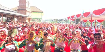 Semarak Kemerdekaan, RS Dolopo Madiun Perkuat Kebersamaan Lewat Jalan Sehat
