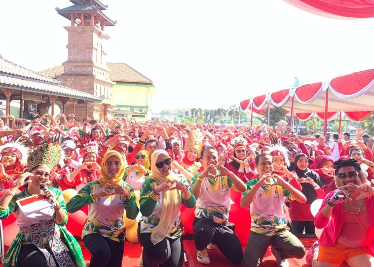 Semarak Kemerdekaan, RS Dolopo Madiun Perkuat Kebersamaan Lewat Jalan Sehat