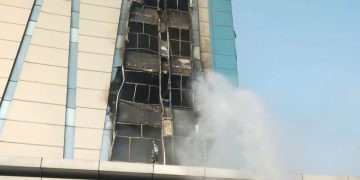 Kebakaran Melanda Hotel Pullman Jakarta Barat, 14 Unit Damkar Dikerahkan