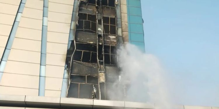 Kebakaran Melanda Hotel Pullman Jakarta Barat, 14 Unit Damkar Dikerahkan