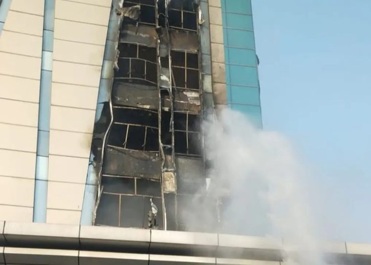 Kebakaran Melanda Hotel Pullman Jakarta Barat, 14 Unit Damkar Dikerahkan