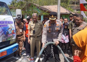 Polres dan Pemkab Wonogiri Salurkan Bantuan Air Bersih untuk Warga Terdampak Kekeringan