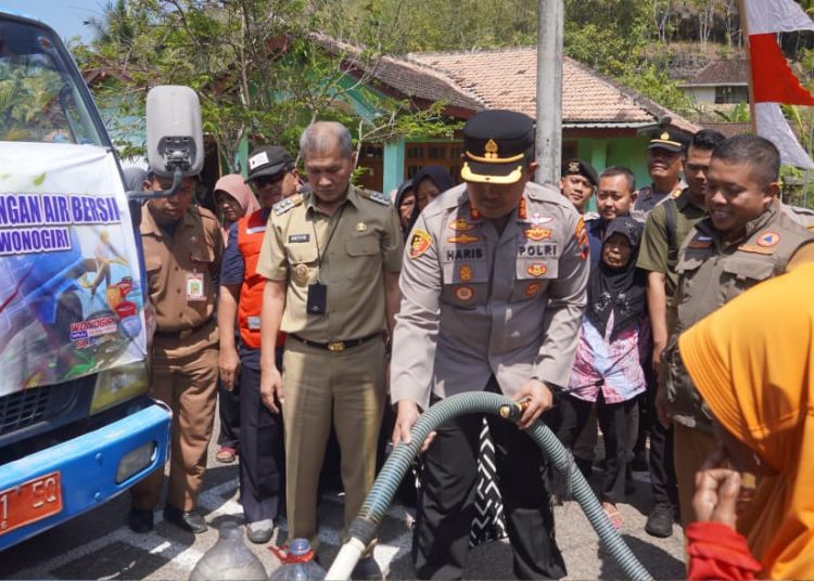 Polres dan Pemkab Wonogiri Salurkan Bantuan Air Bersih untuk Warga Terdampak Kekeringan