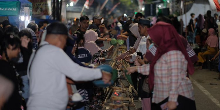 Ribuan Warga Padati Festival Ayam Panggang Ledok Kulon, 1.500 Potong Ayam Dibakar Bersama