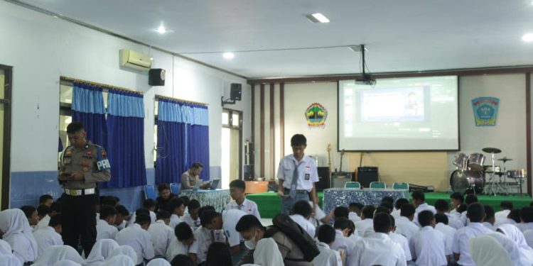 Polres Wonogiri Dorong Literasi AI Pelajar, 104 Siswa SMAN 1 Wonogiri Raih Sertifikat