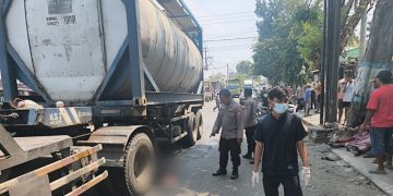 Hendak Mendahului Truk dari Kiri, Motor Oleng hingga Pembonceng Tewas Terlindas