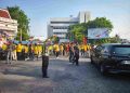 Suasana Akrab Polisi dan Mahasiswa Warnai Titik Kumpul Aksi di Semarang