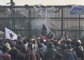 Demo Mahasiswa di Depan Gedung DPR Memanas, Pagar Dirusak dan Ban Dibakar