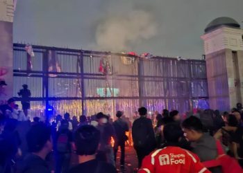 Kericuhan Pecah di Senayan Usai Aksi AMPB Pati, Polisi Bubarkan Massa
