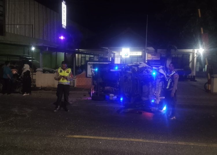 Mobil Menyalip, Tabrak Pikap dari Arah Berlawanan di Bojonegoro, Tiga Kendaraan Terlibat Kecelakaan