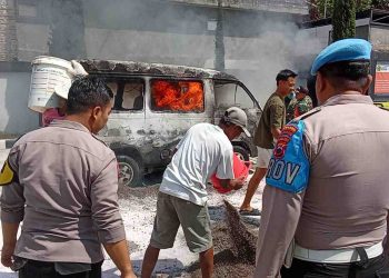 Mobil Terbakar di SPBU Bulukerto, Respons Cepat Polisi dan Warga Cegah Api Meluas