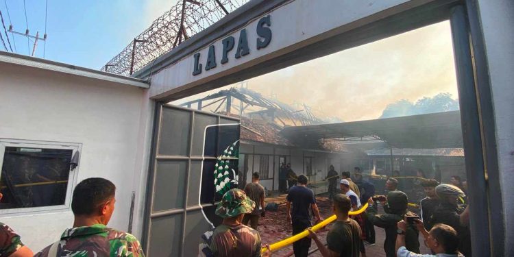 Gudang dan Aula Lapas Ngawi Terbakar, Asap Hitam Membumbung hingga Jadi Perhatian Warga