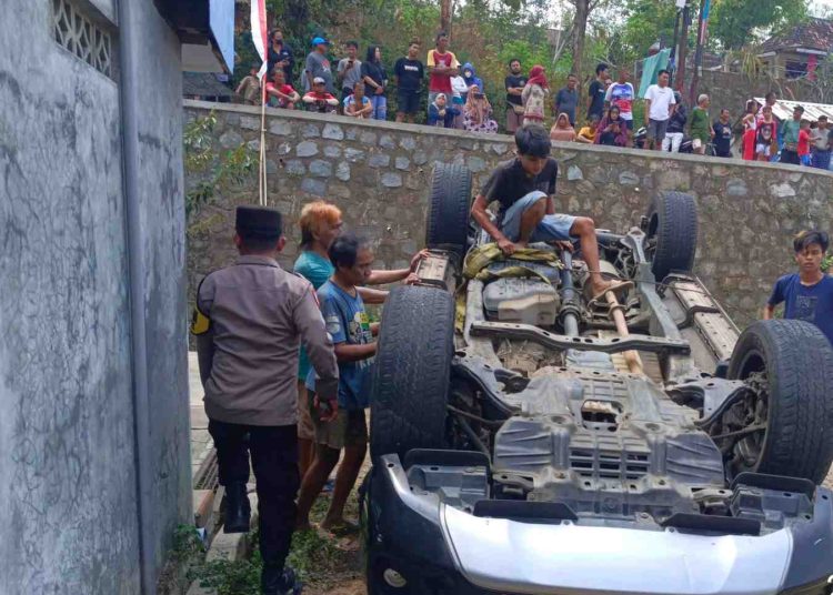 Mobil Terguling Masuk Jurang di Giritirto Wonogiri, Satu Penumpang Luka