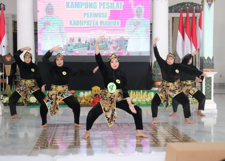 85 Peserta Ikuti Lomba Senam Jurus Kampung Pesilat Madiun
