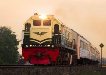 Batu di Atas Rel Ganggu Perjalanan KA 302 dan Matarmaja