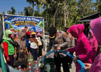 Kemarau Melanda, Polres Wonogiri Salurkan 10 Tangki Air Bersih untuk Warga Basuhan