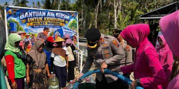 Kemarau Melanda, Polres Wonogiri Salurkan 10 Tangki Air Bersih untuk Warga Basuhan