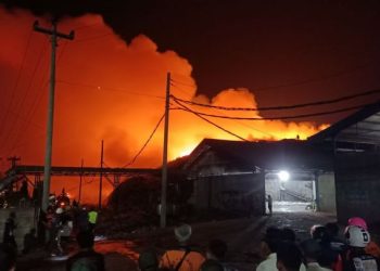 TPA Putri Cempo Solo Terbakar, Api Merembet Cepat di Blok D