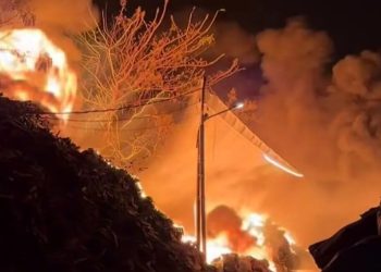 22 Armada Dikerahkan Padamkan Kebakaran Lapak di Srengseng Jakbar