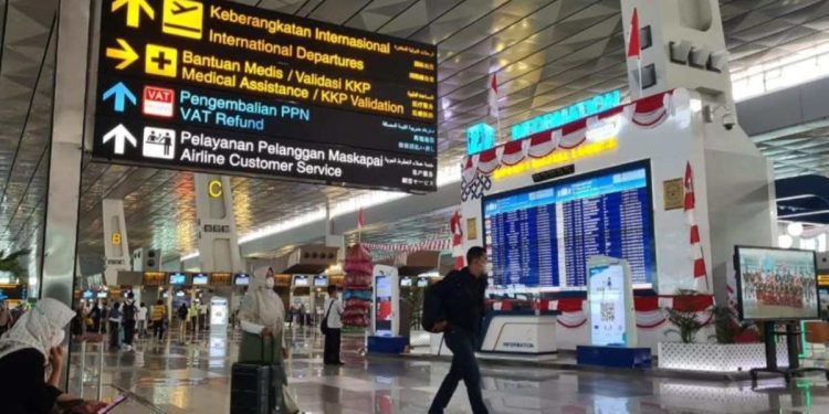 Abu Vulkanik Anak Krakatau Ganggu Penerbangan, Soekarno-Hatta Ditutup Sementara