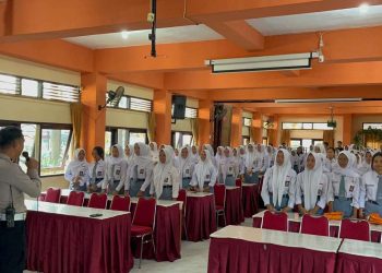 Polres Wonogiri Edukasi 115 Pelajar SMK Negeri 1 tentang Penggunaan AI secara Bijak