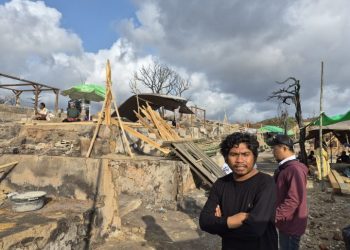 Dua Bulan Target Bangkit, Warga Sade Bangun Kembali Permukiman Adat Pascakebakaran
