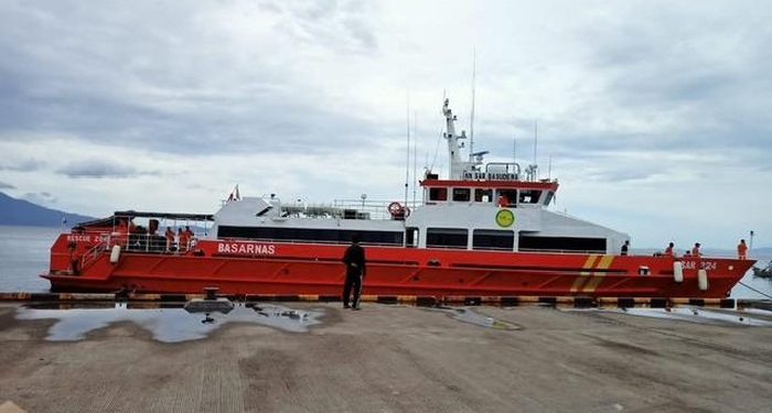 SAR Lampung Kerahkan KN Basudewa Cari Lima Jurnalis dan Tiga Kru Kapal yang Hilang di Selat Sunda