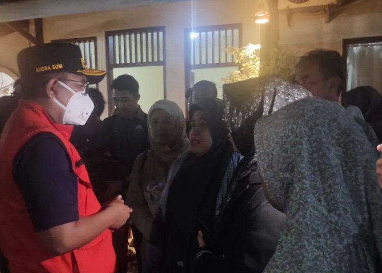Gubernur Banten Dorong Perpanjangan SAR untuk 5 Jurnalis dan 3 Awak Kapal yang Hilang di Selat Sunda