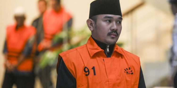 Bupati Bekasi Nonaktif Ade Kuswara Kunang Divonis 6 Tahun Penjara