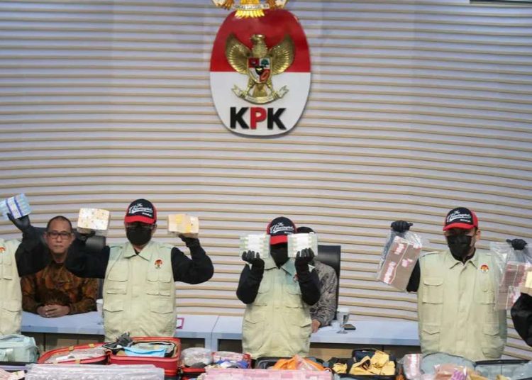KPK Sita Rp106,3 Miliar dalam Kasus Suap HGB BPN Bogor, Uang Disimpan di Koper Merah