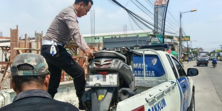 Pengendara Sepeda Motor Tewas Tabrak Bak Truk yang Berhenti di Kedungadem Bojonegoro