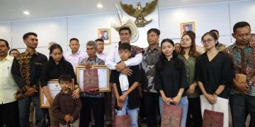 Mentan Amran Beri Santunan Rp300 Juta untuk Keluarga ASN yang Gugur di Papua Pegunungan