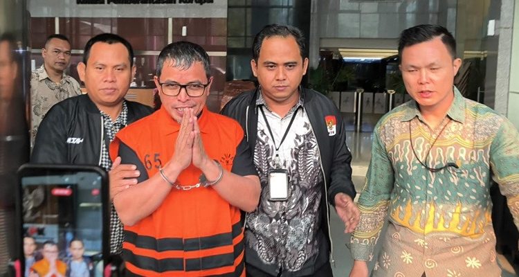 KPK Tahan Bupati Bolmut Sirajudin Lasena Usai OTT