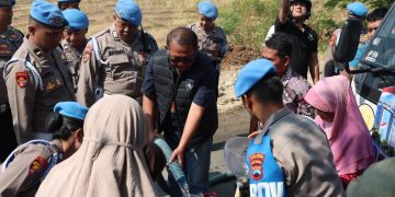 Peduli Warga, Bidpropam Polda Jateng Salurkan 25 Ribu Liter Air Bersih