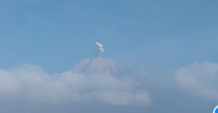 Semeru Erupsi Dua Kali, Kolom Letusan 700 Meter di Atas Puncak