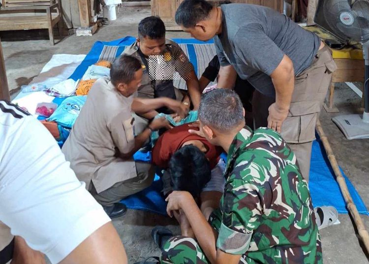 Bawa Sajam dan Diduga Aniaya Ibu, Pria di Ngawi Dievakuasi Satpol PP