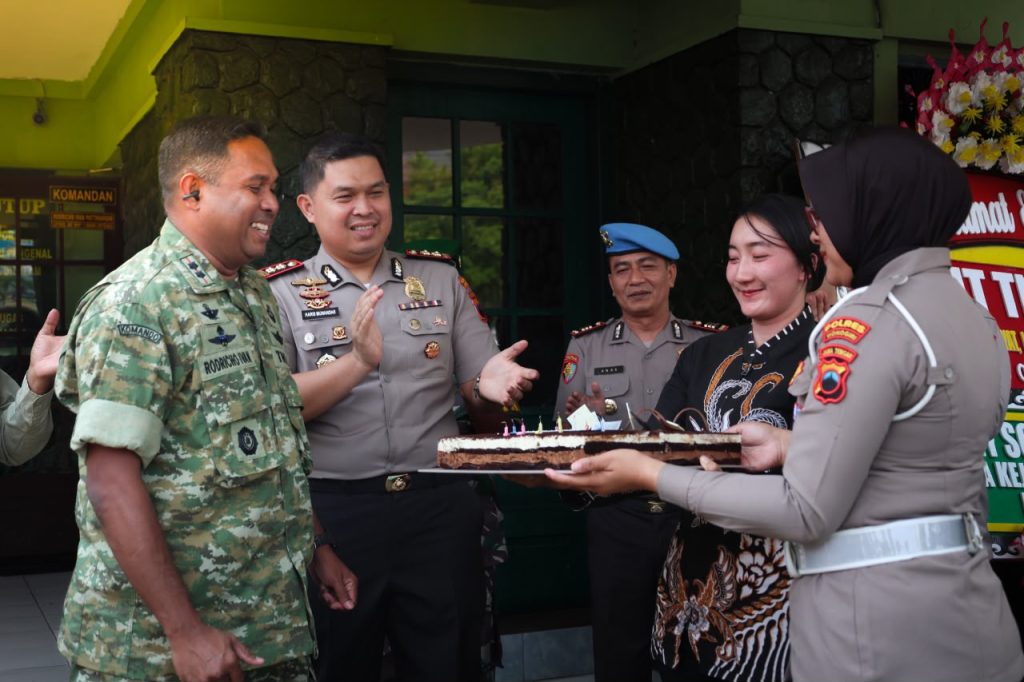 HUT ke-81 TNI, Kapolres Wonogiri Sambangi Makodim 0728, Perkuat Sinergitas TNI-Polri