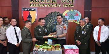 Datang Bawa Kejutan, Kapolres Madiun Kota Tegaskan Soliditas TNI-Polri