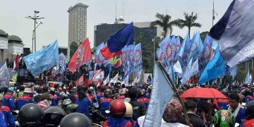 Buruh Kepung DPR Kawal RUU Perlindungan Ketenagakerjaan, Bawa 11 Tuntutan