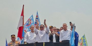 DPR Sahkan UU Perlindungan Ketenagakerjaan, Dasco Turun Temui Buruh di Gerbang Parlemen